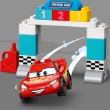 LEGO® DUPLO® ǀ Disney a Pixar – Auta 10924 Závodní den Bleska McQueena